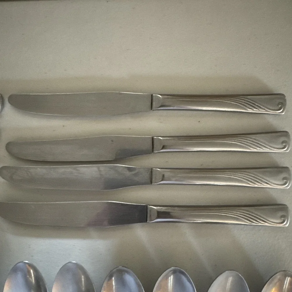 INTERNATIONAL Silco INS53 Stainless Flatware Set 28 PCs Knives Forks Spoons